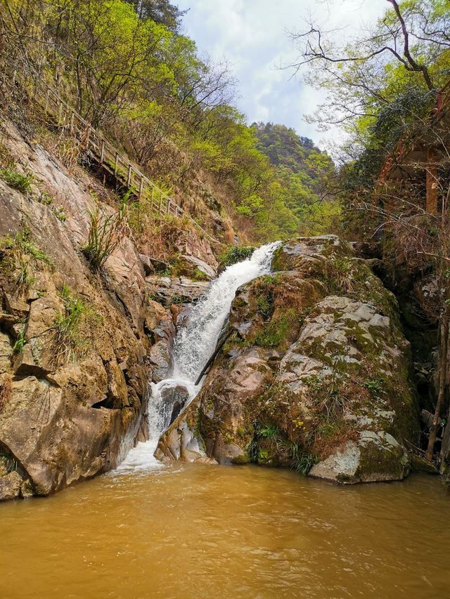 春滿天峽