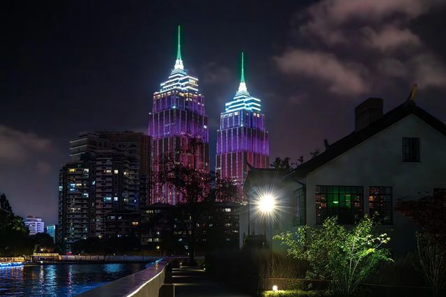 夜晚漫步於華東政法