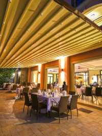 🌟✈️ Kampala's Cozy Corners: Top Hotel Picks! 🏨🍹