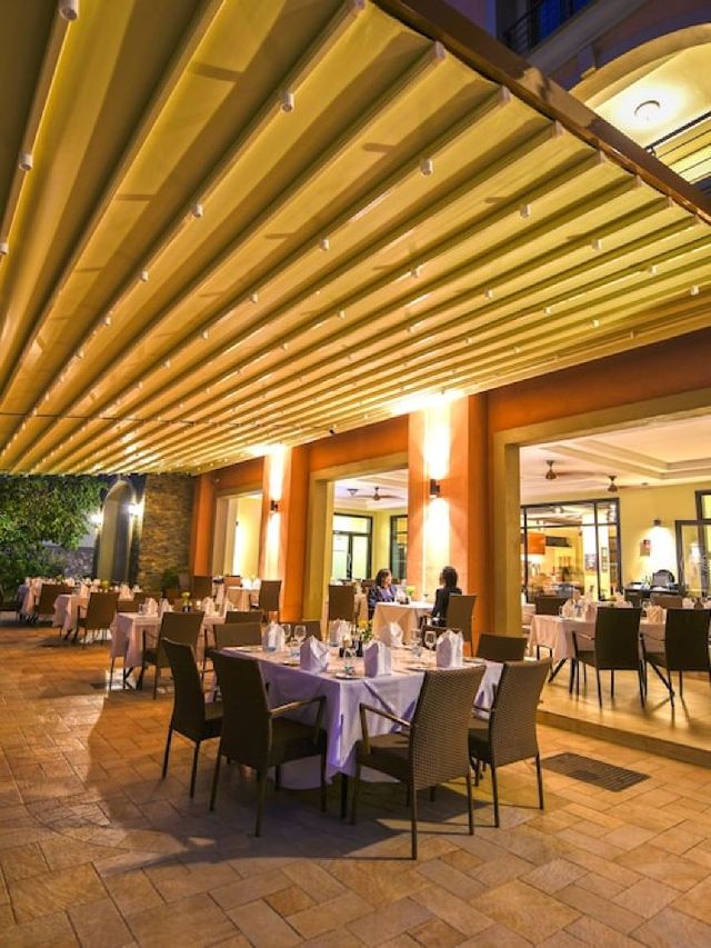 🌟✈️ Kampala's Cozy Corners: Top Hotel Picks! 🏨🍹