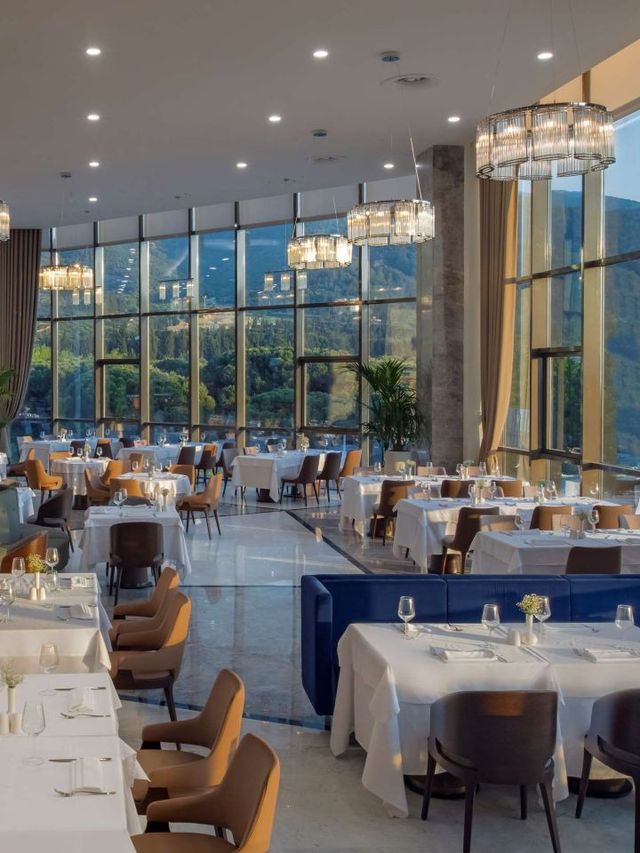 🌟 Luxe Retreats in Manisa: DoubleTree Delights! 🌟