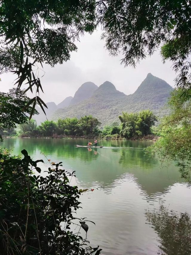 桂林，一個名字就足以喚起無限遐想的地方。這裡不僅有20元人民幣背後的那片山水,更有無數隱藏的美景等你來發現。