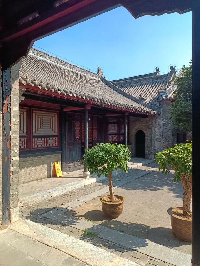 全國重點文保單位，中國唯一完整保存至今的清代知府衙門。南陽府衙始建於元朝，距今已有七百五十多年歷史。