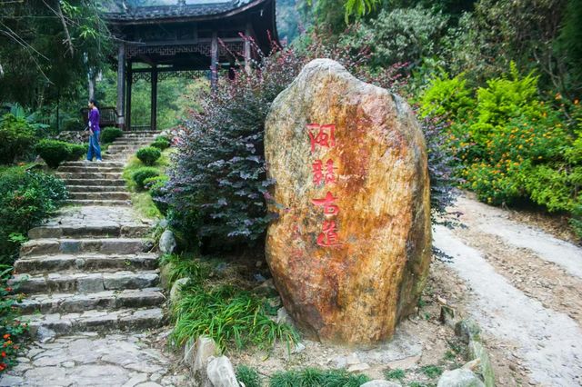 秋風吹起，讓我們踏上三千八百坎這條古道，展開一場三千八百級的秋日徒步之旅。