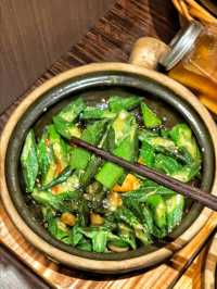 青島萬象城！新開的！煲仔菜 好好吃啊！。