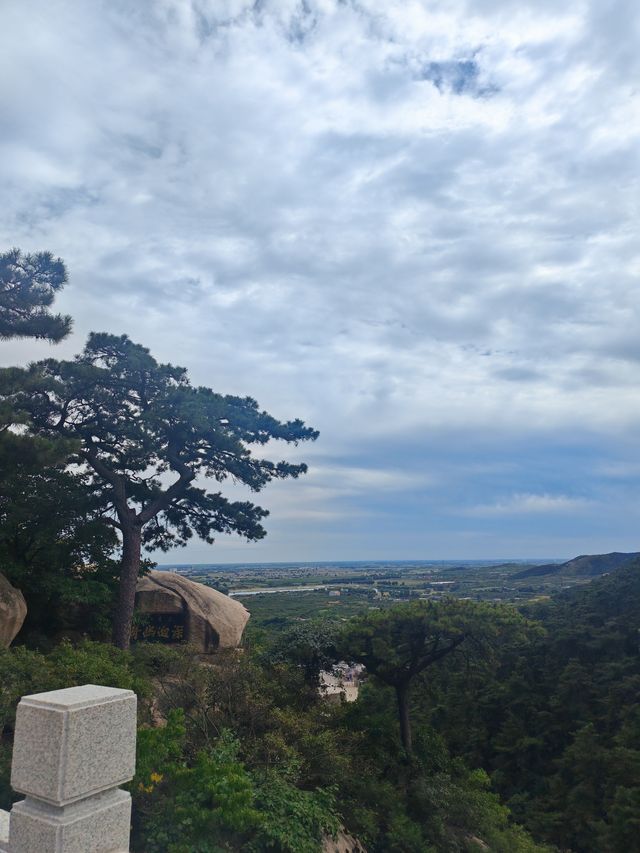 親近北鎮醫巫閭山。