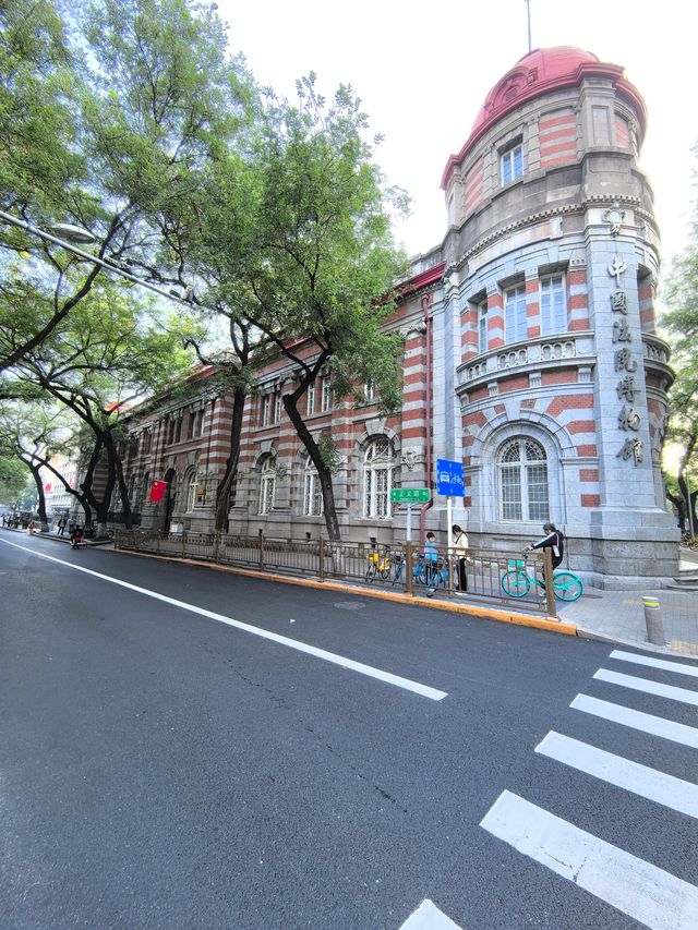 北京天安門東側東交民巷，百年舊使館，多樣建築風，最長胡同。