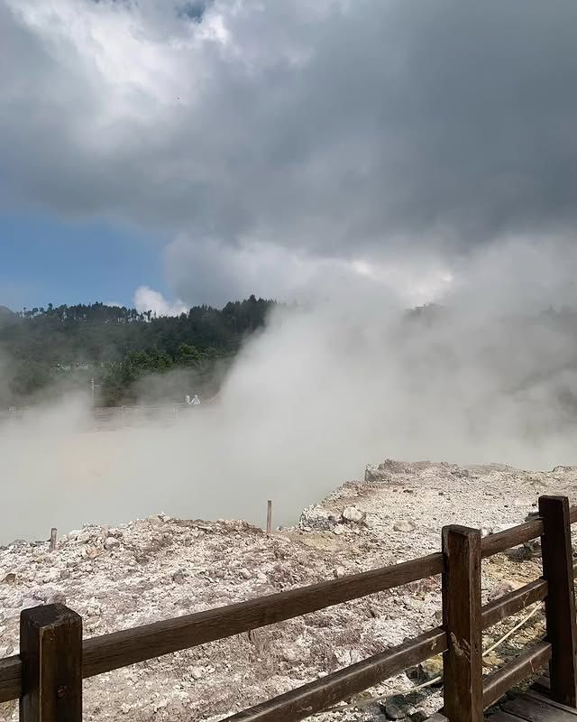 馬格朗市 Sikidang 火山口：近距離感受地球的脈動