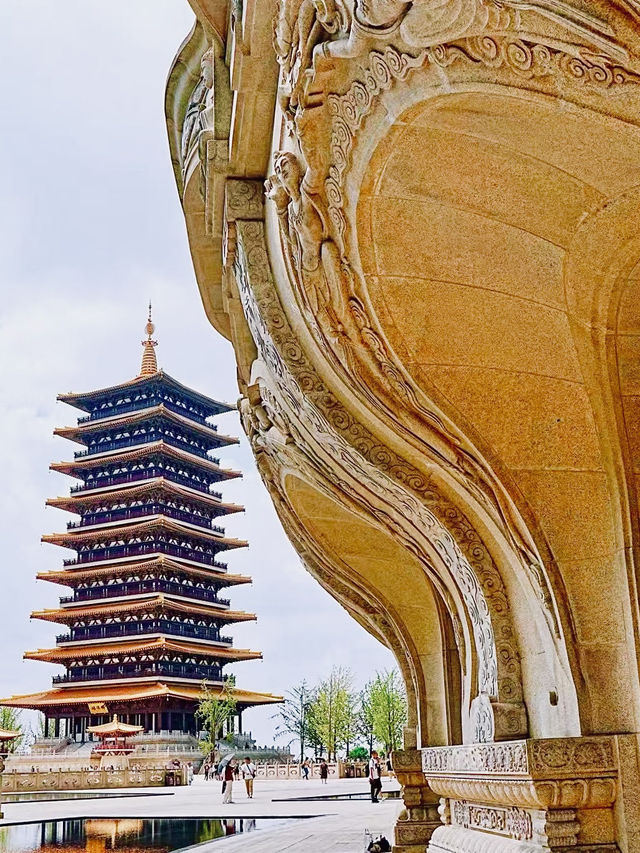 Nanjing’s Usnisa Palace: A Sanctuary of Light and Peace.