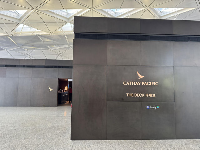 香港機場國泰貴賓室雙刷！The Deck vs The Wing實測✨