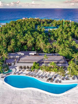 The Ultimate Summer Guide to The St. Regis Maldives Vommuli Resort