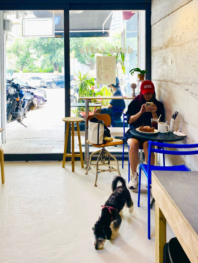 Guangzhou Coffee Time: Taste Dada Caffe in Haizhu! ☕️ 