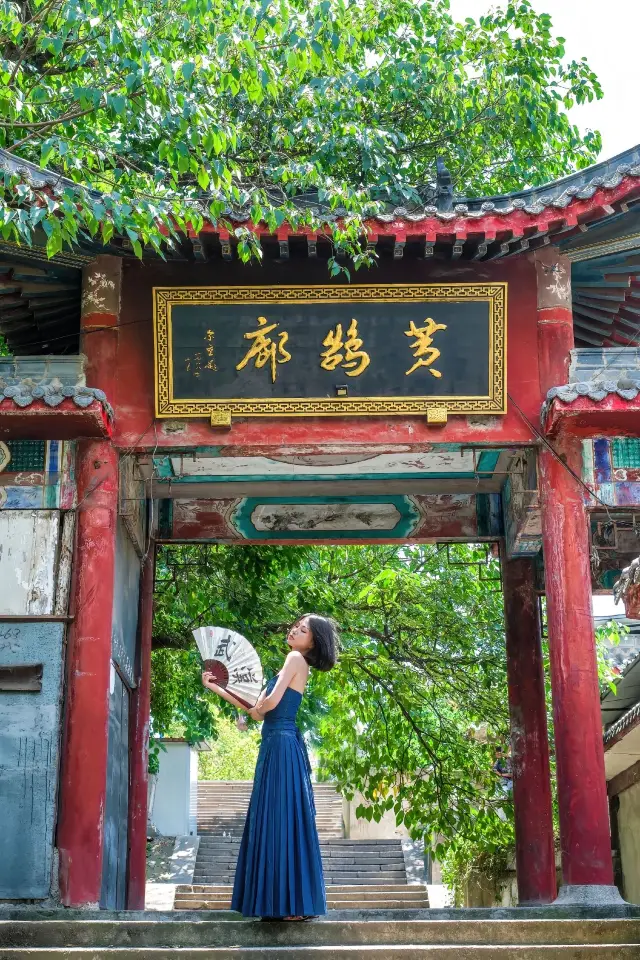 "Wuhan Travel Guide: A Complete Guide to Food, Fun, and Must-See Attractions"