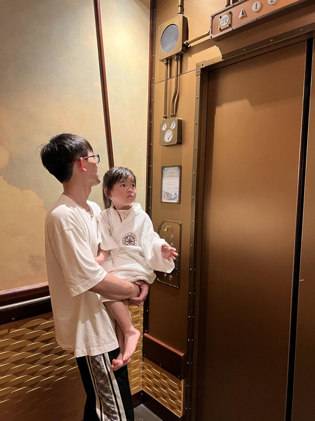 港迪探索家酒店真的被低估了！住過樂園酒店後，發現小朋友居然更愛這裡～ 完全可以多訂幾天泡酒店，根本不用瘋狂趕行程，度假感直接拉滿！ 