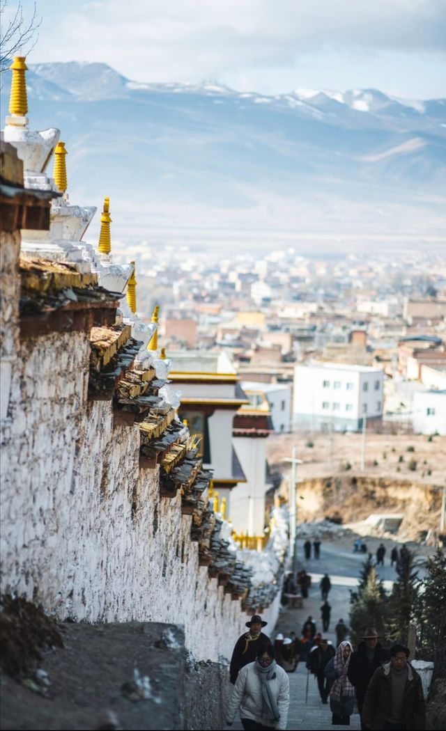 理塘千戶藏寨：在天空之城尋找丁真的世界