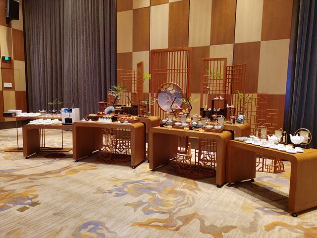 在長興開元名都,睡雲端客房、泡奢華泳池,宴請排面直接拉滿 在長興開元名都,睡雲端客房、泡奢華泳池,宴請排面直接拉滿