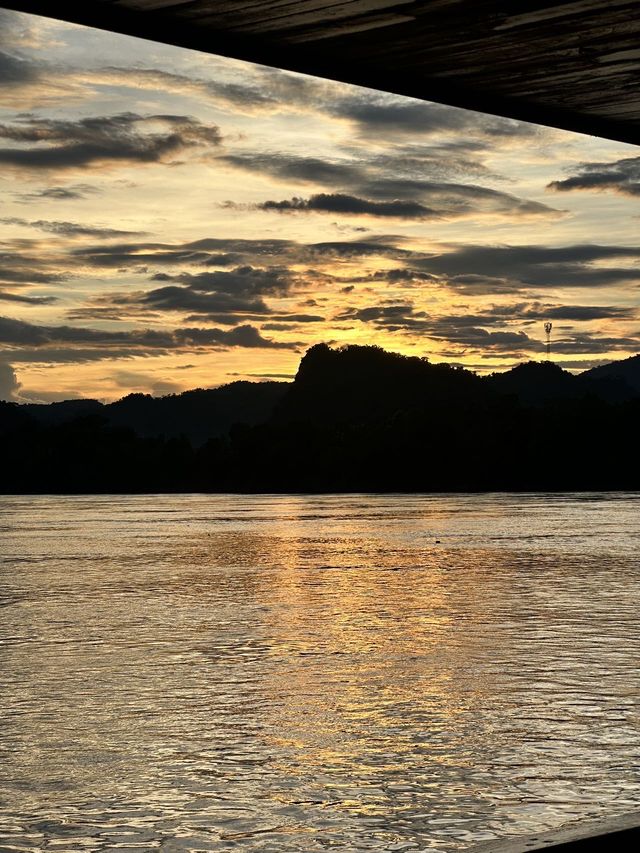 琅勃拉邦日落遊輪,好浪漫! 琅勃拉邦日落遊輪,好浪漫!