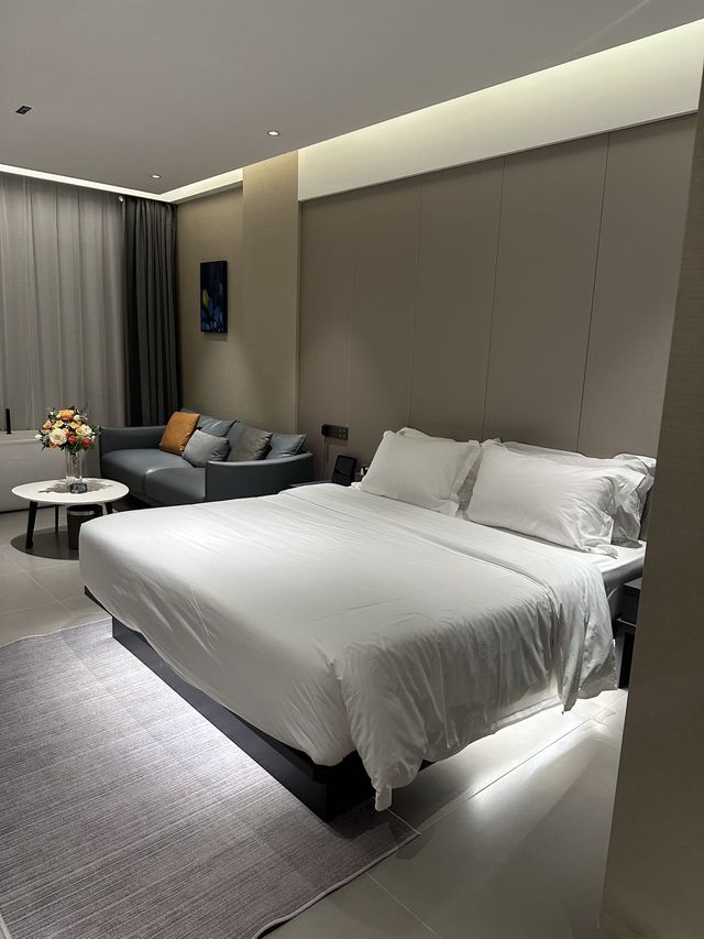 全江景房+星空浴缸睡在西雙版納瀾滄江上~