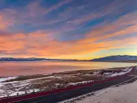 賽里木湖的絕美粉調日出