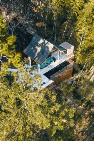 Enjoy a winter getaway to the surrounding areas of Jiangsu, Zhejiang, and Shanghai with a warm and cozy mountain hot spring.