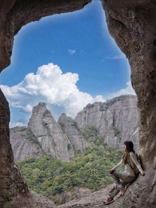 이 동굴 입구를 위해 일부러 옥림에 다녀왔어요(내부에 가이드 포함)