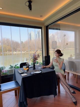 Don't just come to Zibo for the barbecue! This new lakeside Chinese restaurant is so beautiful it'll leave you speechless.
