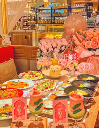 This restaurant in Wuhu, known as the "Dating Ceiling," really understands girls' hearts!