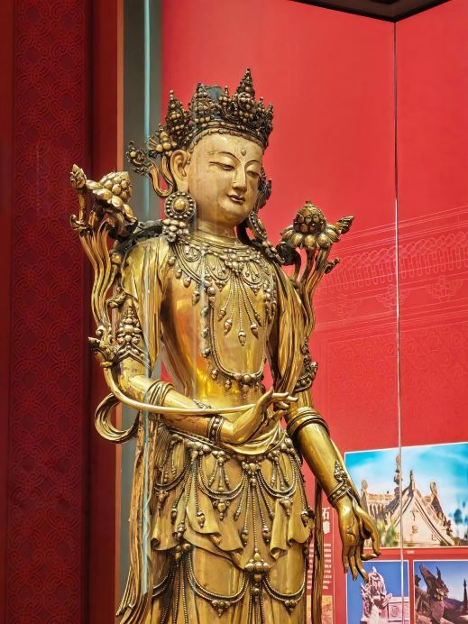 瞿昙寺の銅鍍金菩薩像 | Trip.com 海東