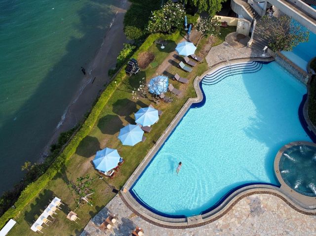 Dusit Thani Pattaya ที่พักสวยริมหาเพัทยา