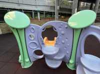 以花崗岩為主題嘅九龍灣彩禧路公園