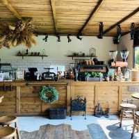 【インドネシア】アンティークなカフェ”Artisan Coffee Ber”