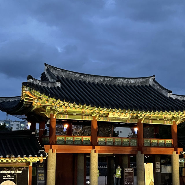 제주에서 밤에 한옥 걷고싶은사람..?🙋🏻‍♀️🙋🏻‍♀️