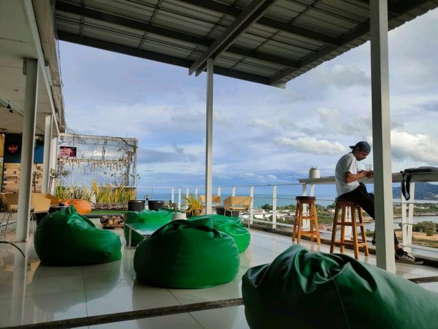 คาเฟ่ เดอะ ฮิลล์ Cafe the Hill