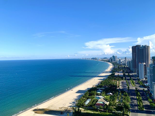 ベトナム　ベトナム観光　フォーポイントバイシェラトンダナンの屋上プールからの絶景！