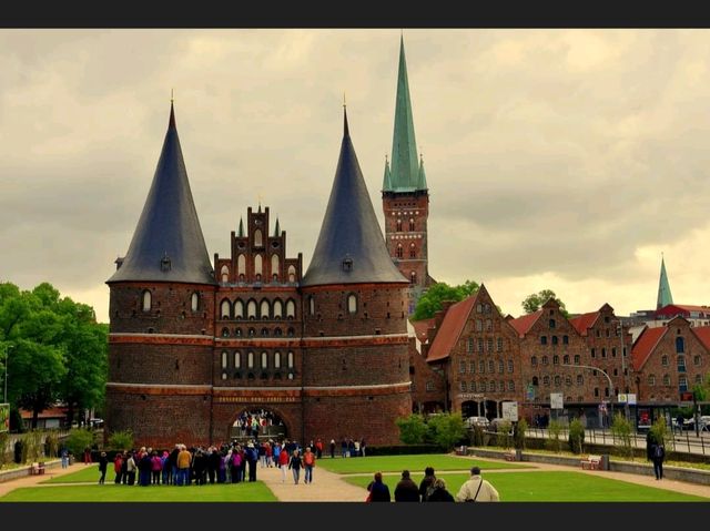 霍爾斯坦門-Holstentor