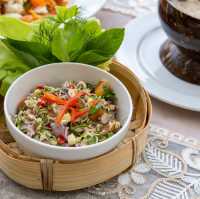 ร้านอาหารริมบึง ใจกลางหุบเขาเมืองพังงา