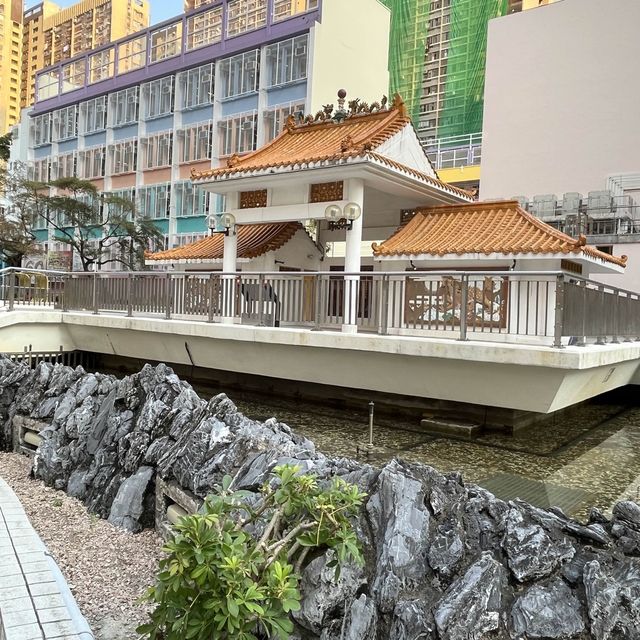黃大仙下邨內嘅龍趣園何鴻燊公園