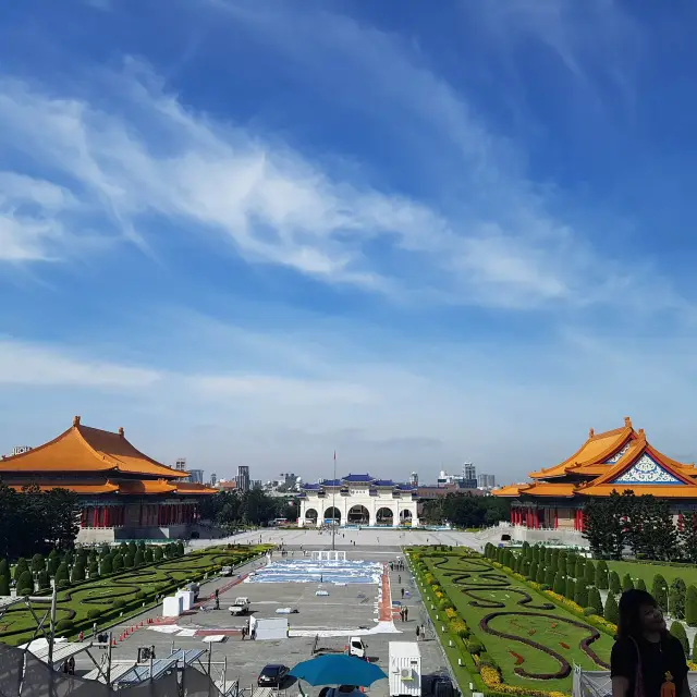 타이페이 여행 필수코스, 근위병 교대식을 볼 수 있는 중정 기념당