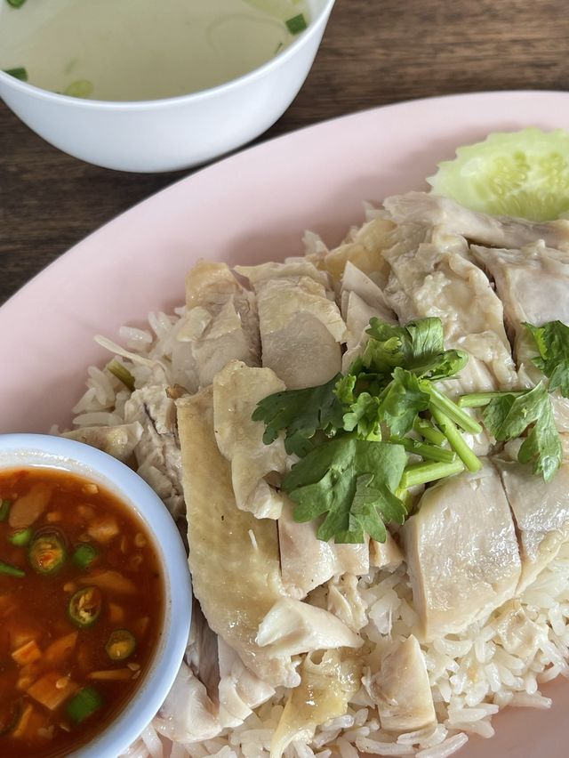 ก๋วยเตี๋ยวต้มยำริมเขื่อน
