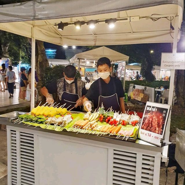 ตลาดสุดชิค สุดชิล ของหัวหิน Cicada Market