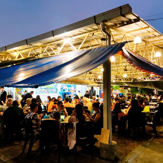 Yummy Seafood at Wonderland Food Store 