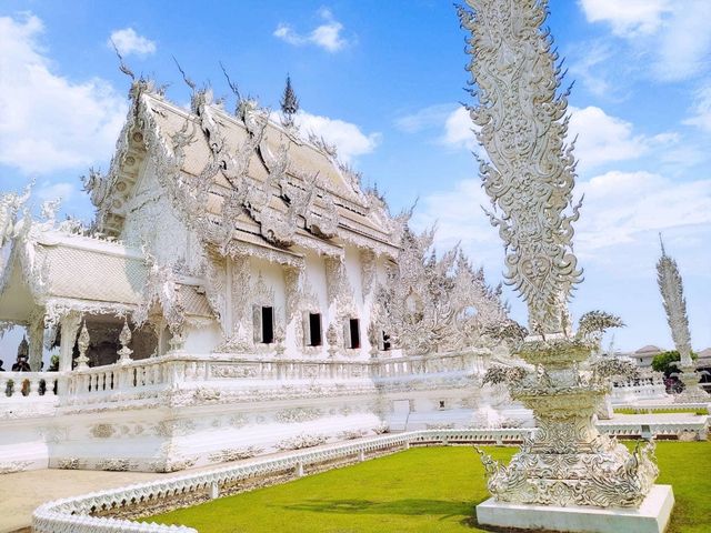 • วัดร่องขุน จังหวัดเชียงราย 🛖✨