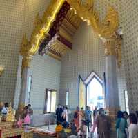 พระทองคำ…วัดไตรมิตร