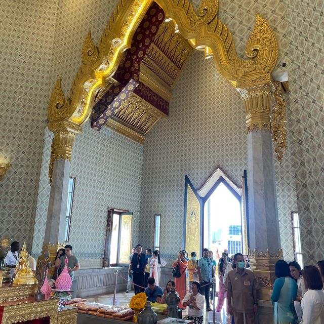 พระทองคำ…วัดไตรมิตร