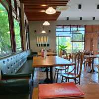 Somsri Eatery .....สมศรี อาหารไทยพิดโลก