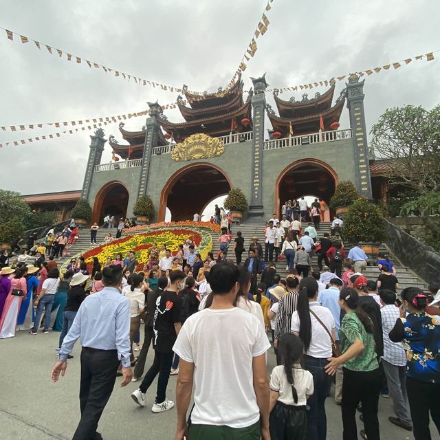 Chùa Ba Vàng - Quảng ninh - Việt Nam 
