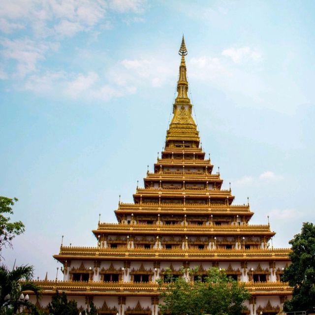 พระมหาธาตุแก่นนคร