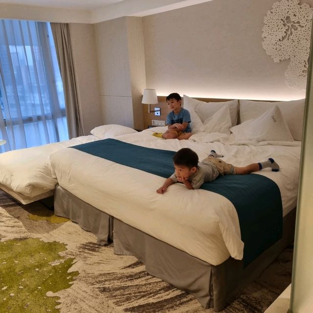 Holiday Inn Bangkok Elite Suite
