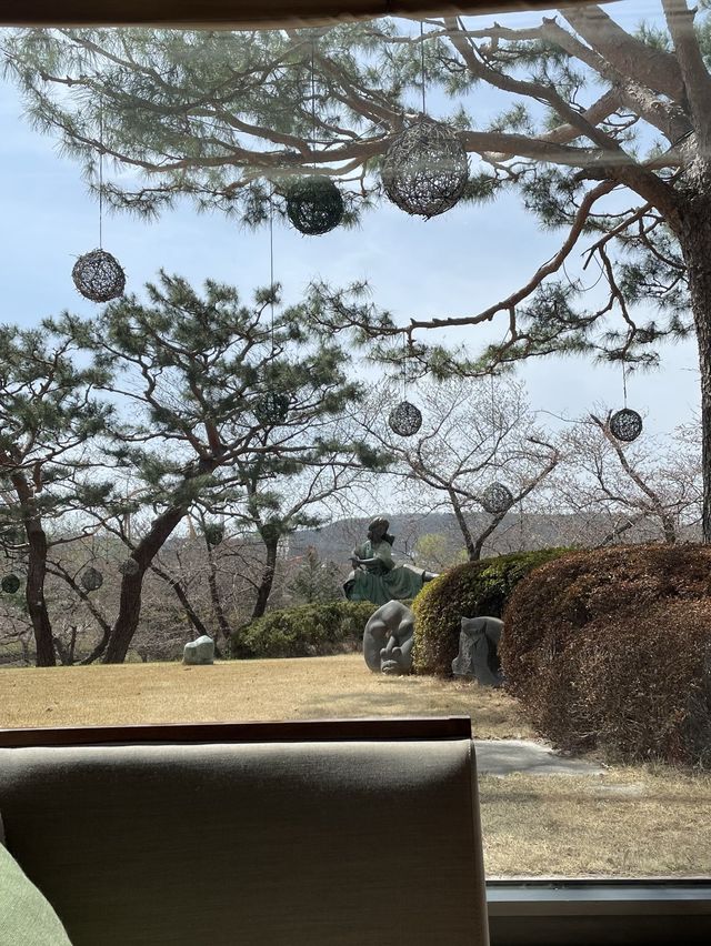 벚꽃시즌 즐기기 좋은 경주 힐튼 라운지 카페