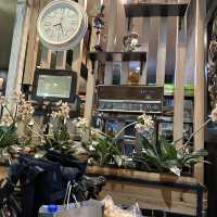 Chill @ Indo vibes popular cafe @ airport
